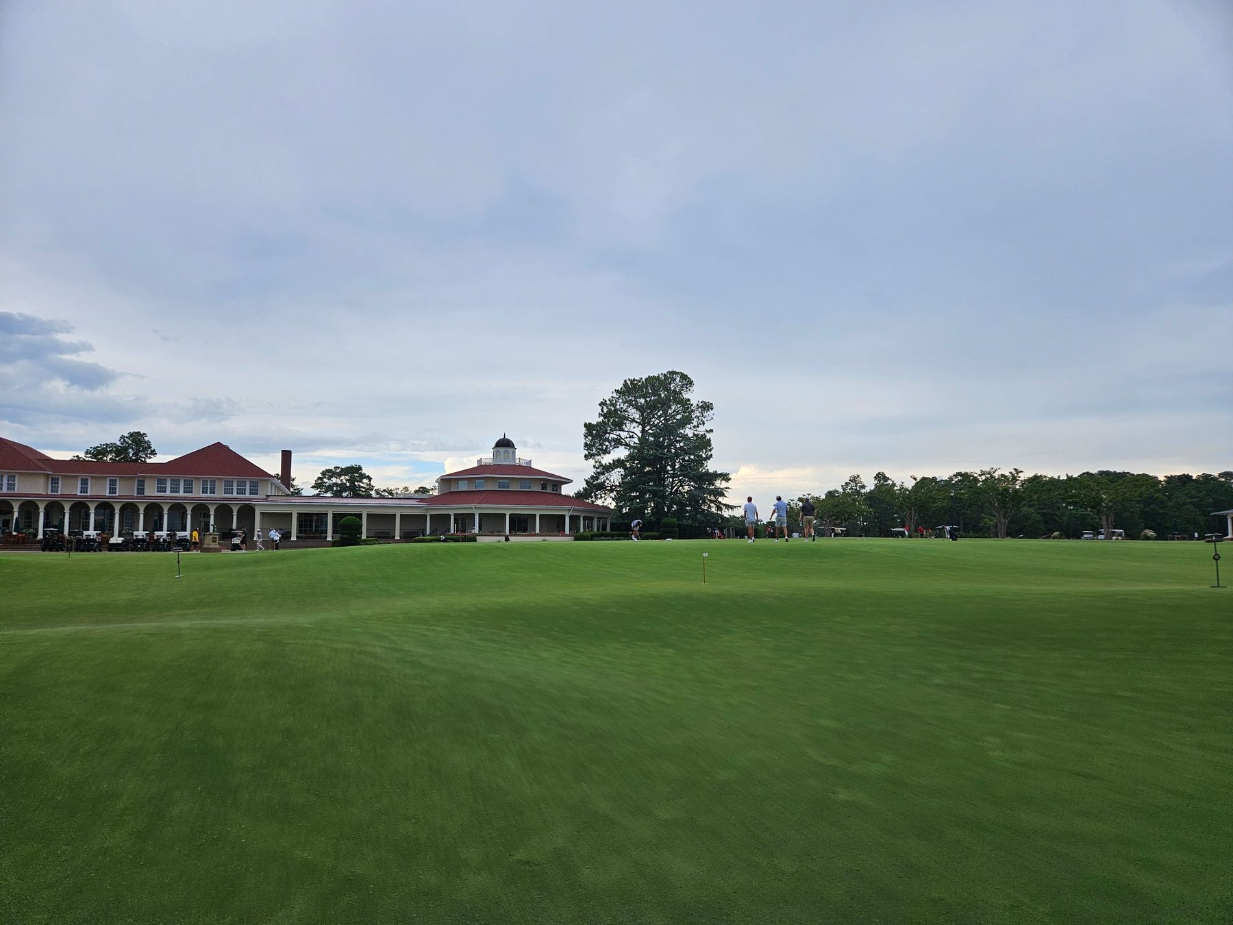 The clubhouse and putting green at Pinehurst
